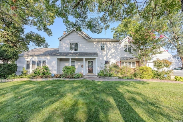 view of front of home featuring a front lawn