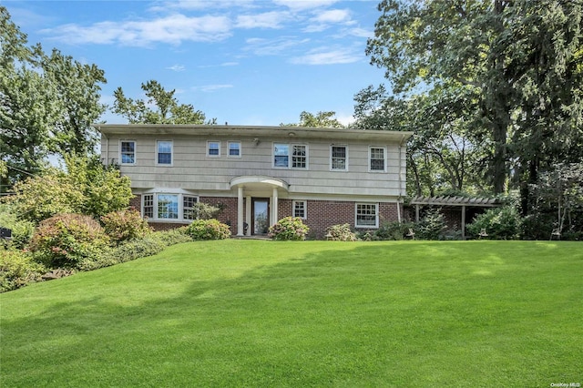 view of front of home featuring a front lawn