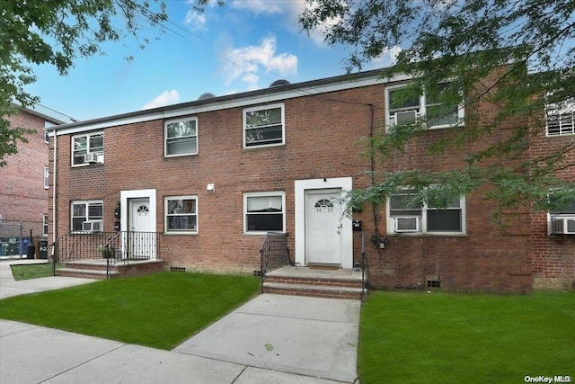 view of front of house featuring a front yard