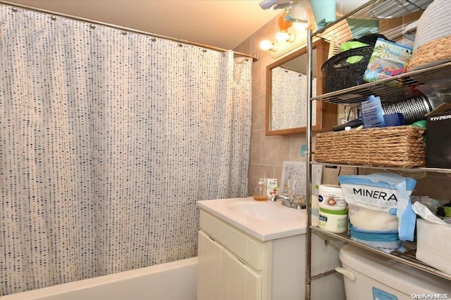 full bathroom with shower / bath combination with curtain, vanity, and toilet