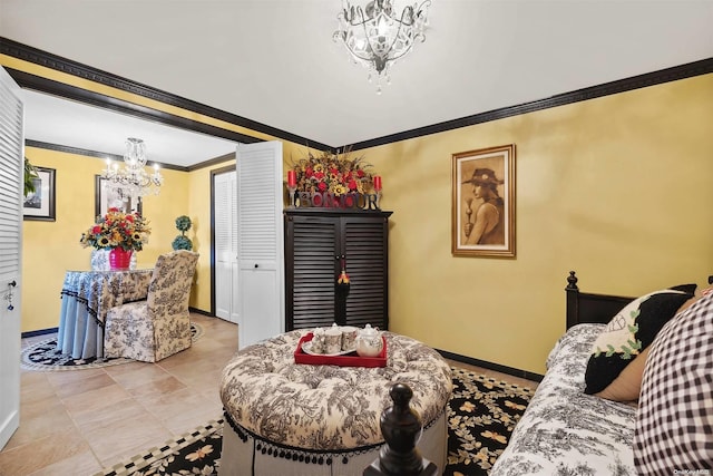 living room with a notable chandelier and crown molding