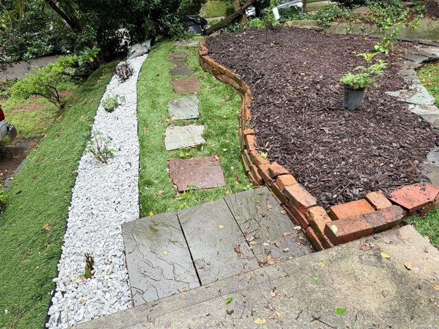 329 Forest Rd, Little Neck, NY 11363 - view of yard