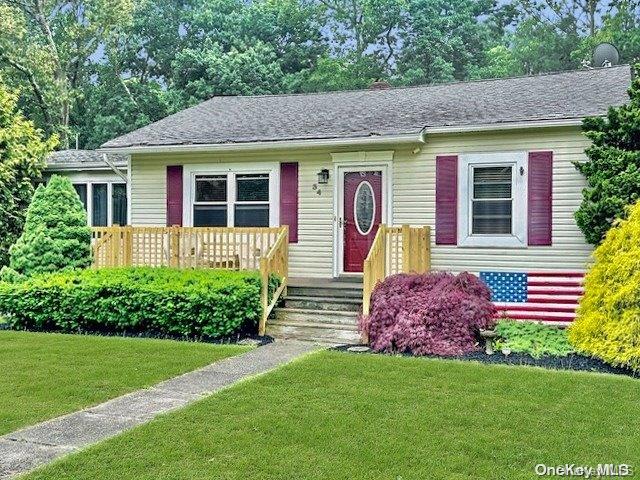 view of front of home with a front yard