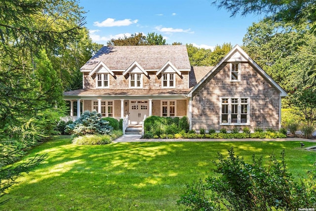 view of front of house featuring a front lawn