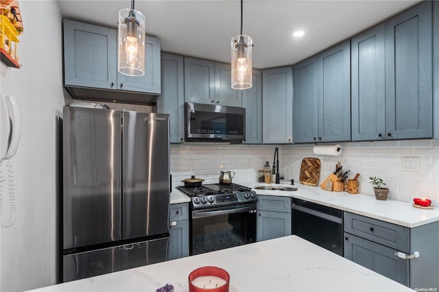 kitchen with sink, backsplash, hanging light fixtures, and black appliances