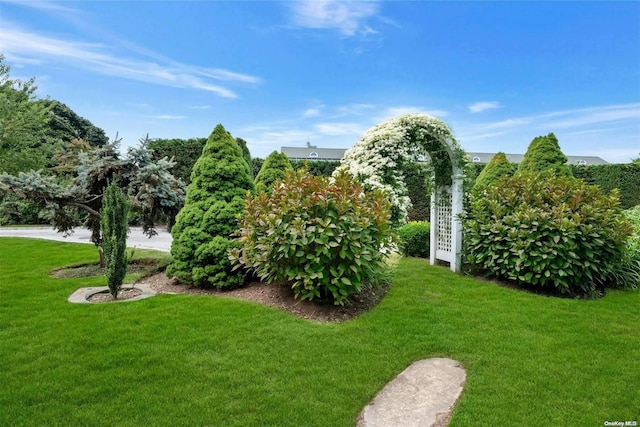 15405 Main Rd, Mattituck, NY 11952 - view of grassy yard