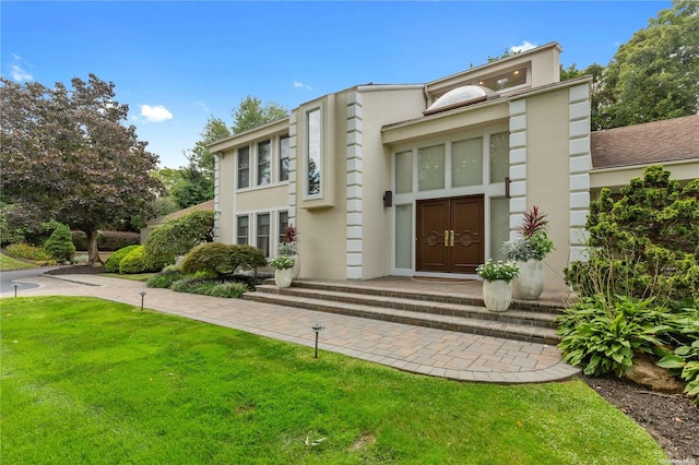 view of front of property with a front lawn