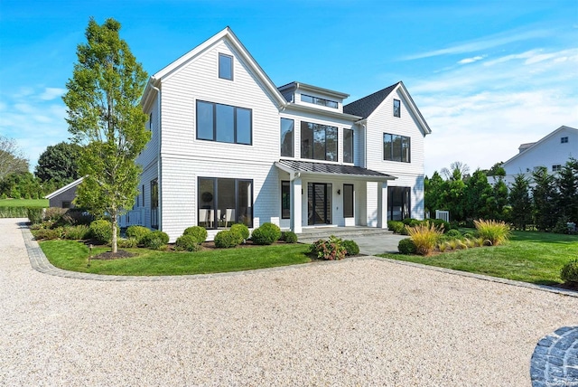 view of front of property featuring a front lawn and a porch