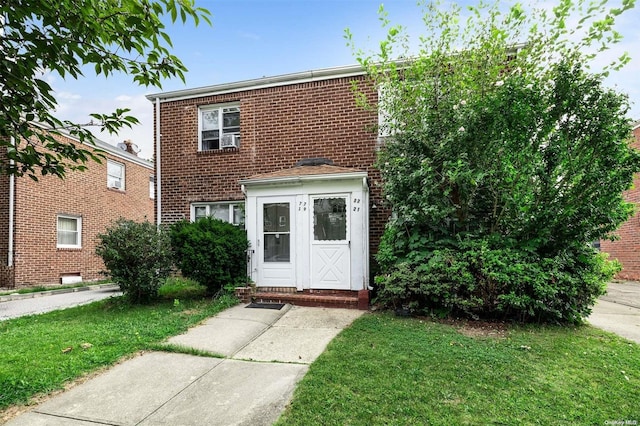 view of front of home with a front lawn