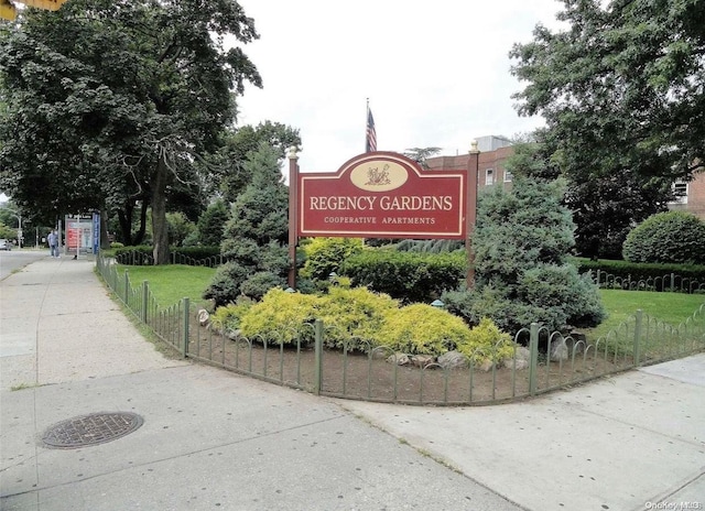 view of community / neighborhood sign