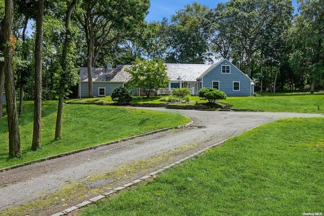 view of front of property with a front yard