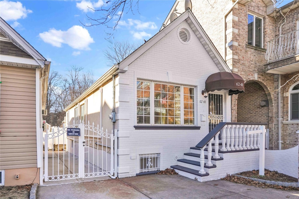 view of front of property