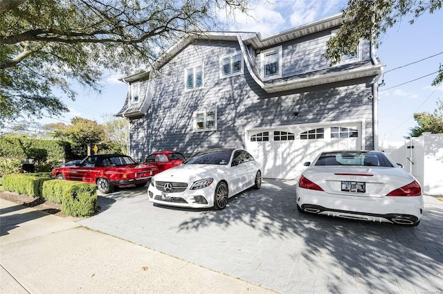 view of front facade featuring a garage