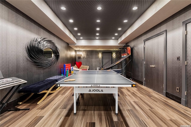 game room with light hardwood / wood-style floors