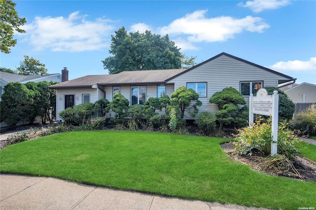 single story home featuring a front yard