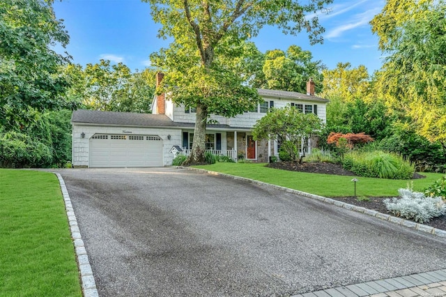 view of front of house featuring a front lawn and a garage