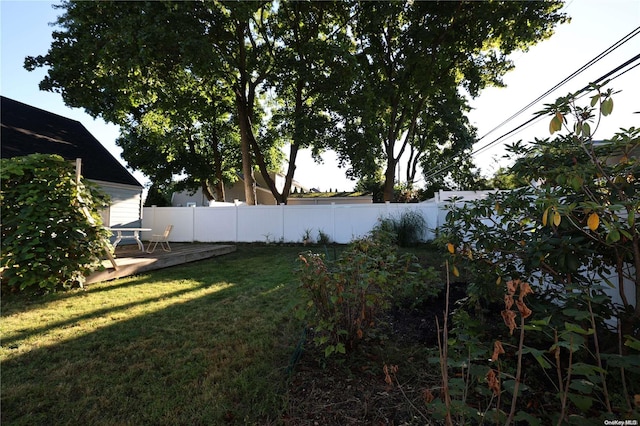 view of yard with a patio