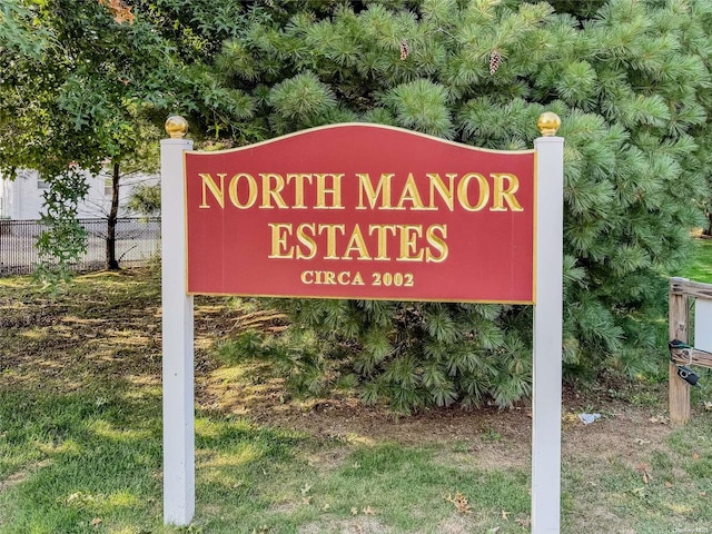 view of community / neighborhood sign