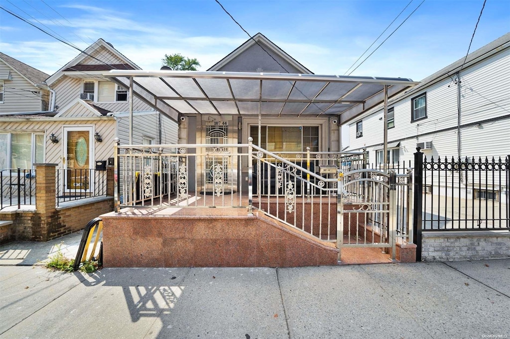 view of front facade featuring a carport