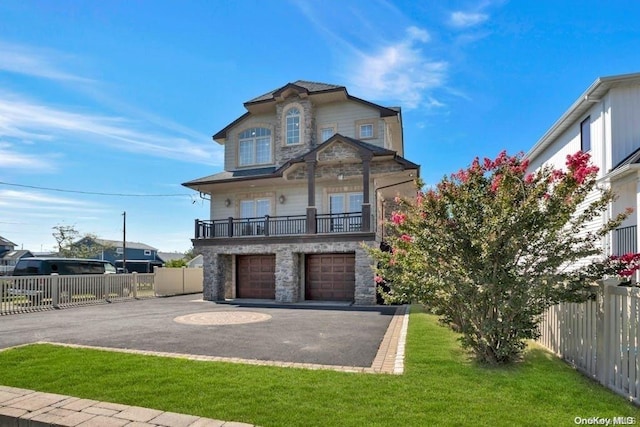 view of front of house featuring a garage and a front yard