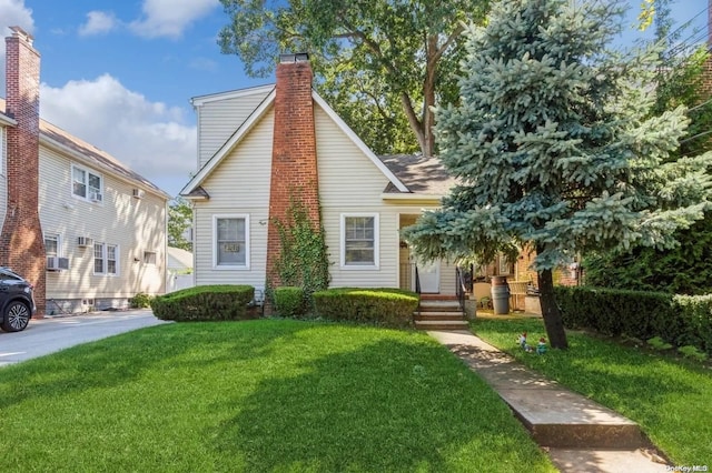 view of front of property with a front yard