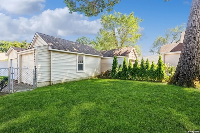 view of yard featuring a garage and an outdoor structure