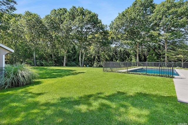 view of yard with a fenced in pool