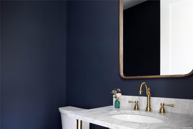 bathroom featuring toilet and sink