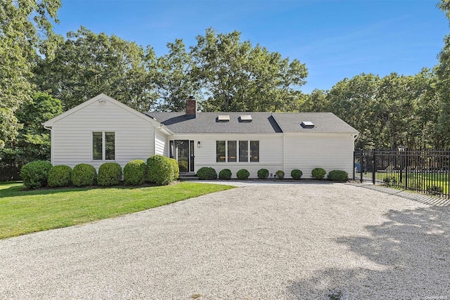 single story home with a front yard