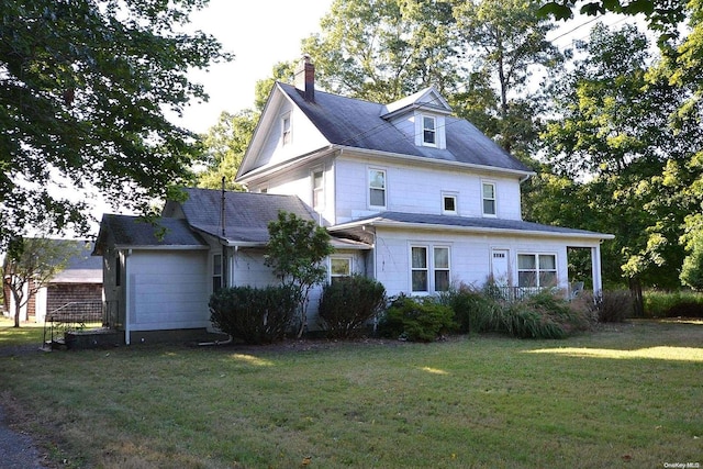 view of front of home featuring a front yard