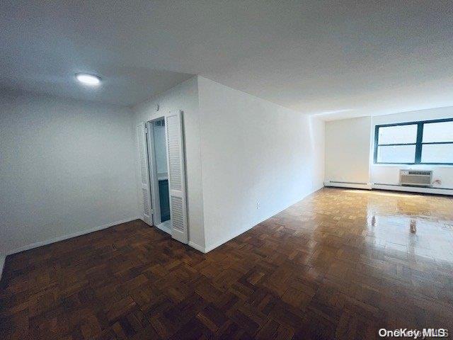 Listing photo 3 for 25 Park Pl Unit 1G, Great Neck NY 11021