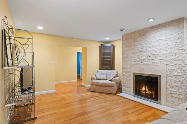 215 Middle Neck Rd Unit 16-1A, Great Neck, NY 11021 - living area featuring light wood-style floors, a fireplace, baseboards, and recessed lighting