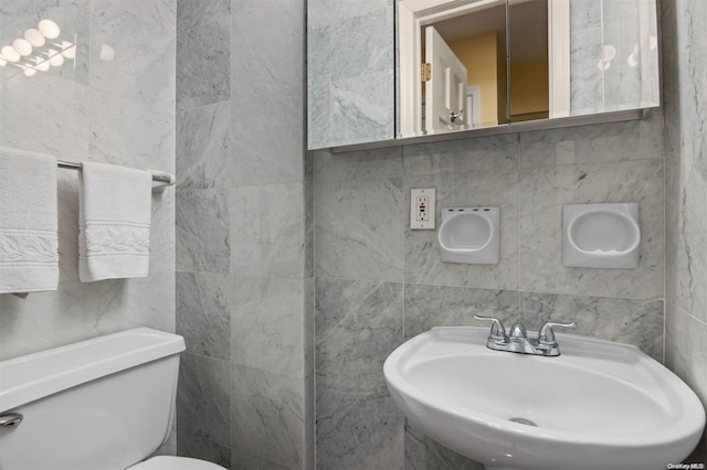 215 Middle Neck Rd Unit 16-1A, Great Neck, NY 11021 - bathroom with tile walls, a sink, and toilet