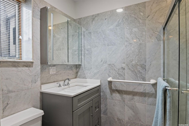 215 Middle Neck Rd Unit 16-1A, Great Neck, NY 11021 - full bath with vanity, toilet, tile walls, and a tile shower