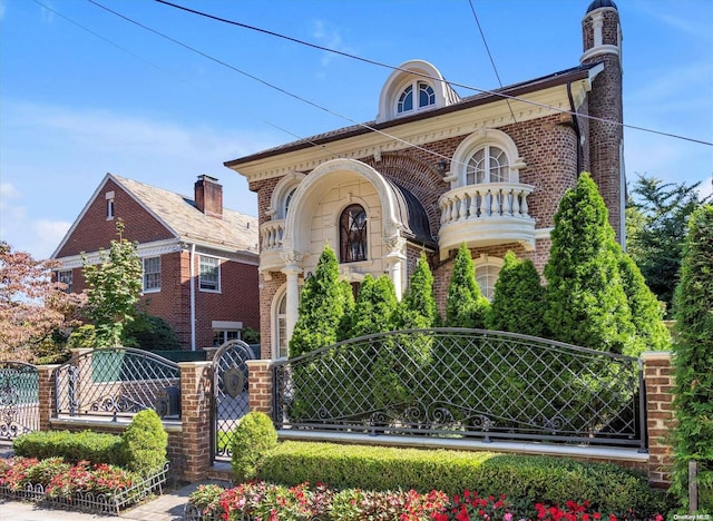 view of front of home featuring a balcony