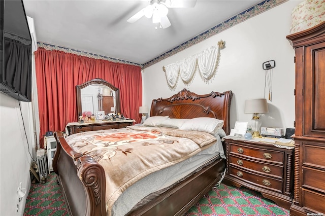 bedroom featuring ceiling fan