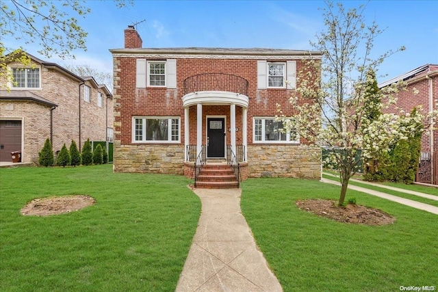 view of front facade with a front lawn