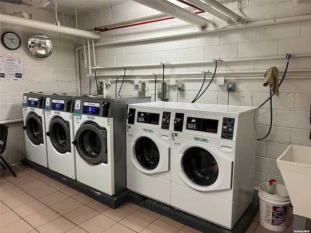 laundry room with washer and clothes dryer