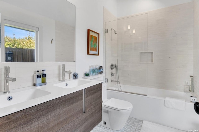 full bathroom with enclosed tub / shower combo, toilet, vanity, and decorative backsplash