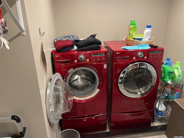 washroom featuring washer and clothes dryer