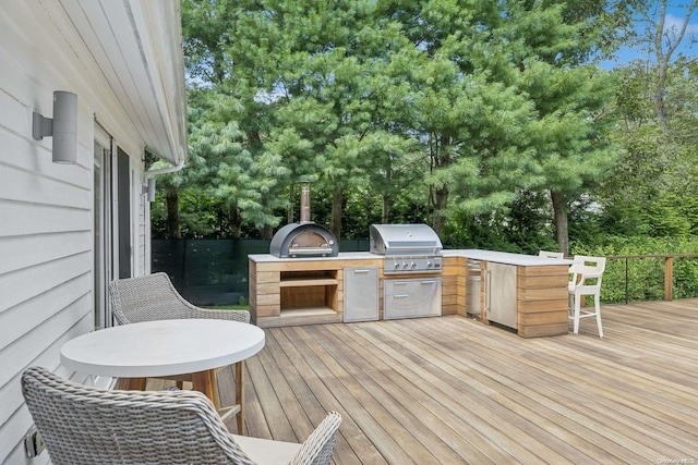 deck with an outdoor kitchen and grilling area