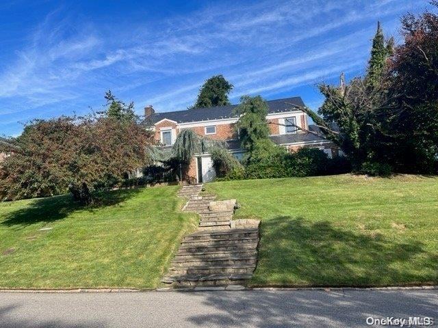 view of front of property with a front lawn