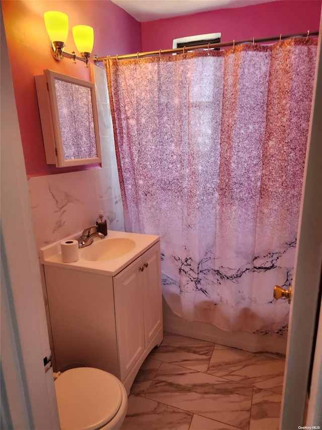 full bathroom featuring vanity, toilet, and shower / bath combo