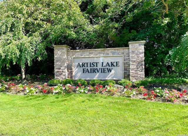 view of community / neighborhood sign