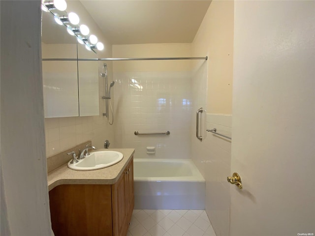 bathroom featuring vanity, backsplash, and tiled shower / bath