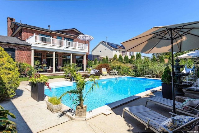 view of swimming pool featuring a patio