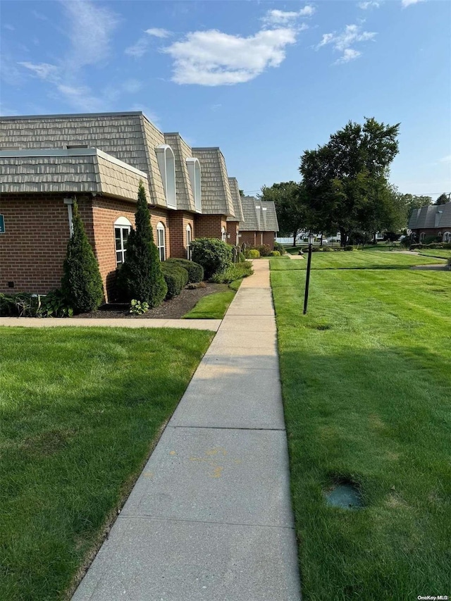 view of property's community featuring a yard