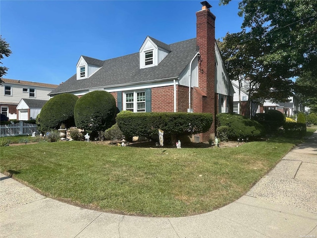 view of front of property featuring a front lawn