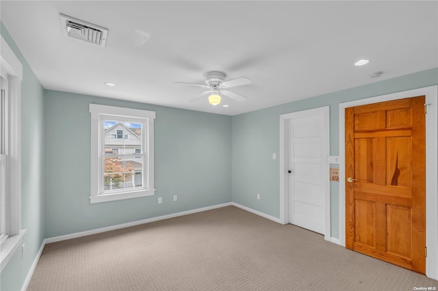 carpeted empty room featuring ceiling fan