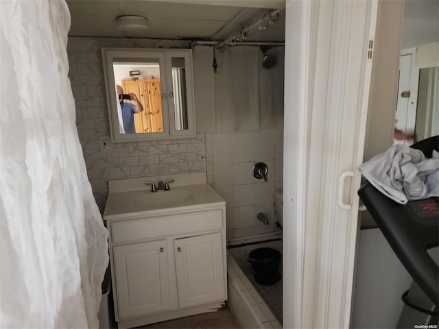 bathroom featuring vanity and a shower with shower curtain